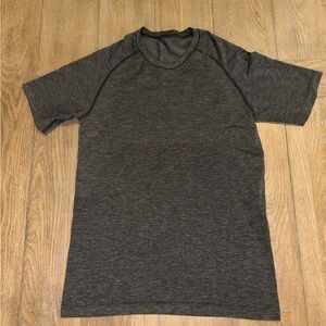 lululemon athletica Dark Heather Gray Short Sleeve Tee